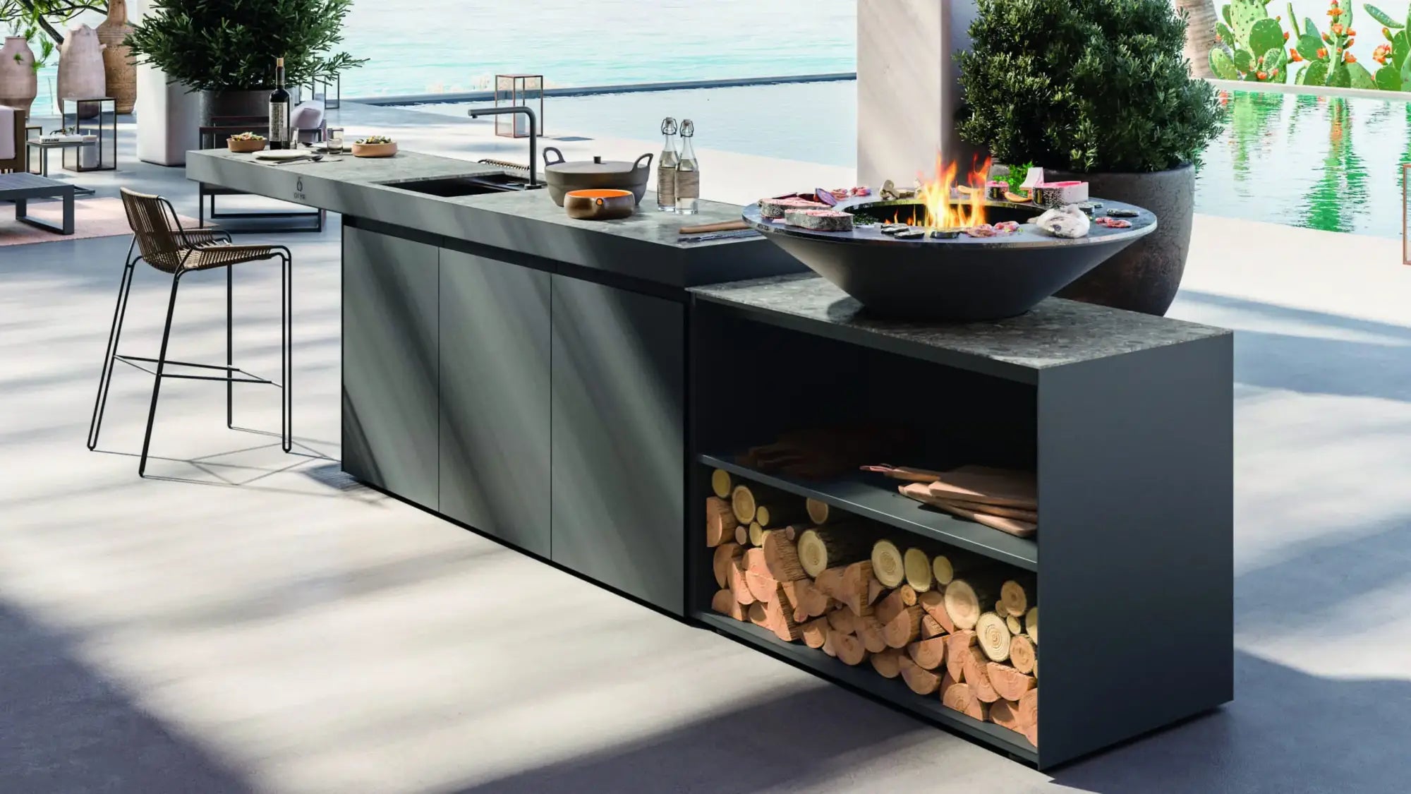 Outdoor Kitchens & Grills