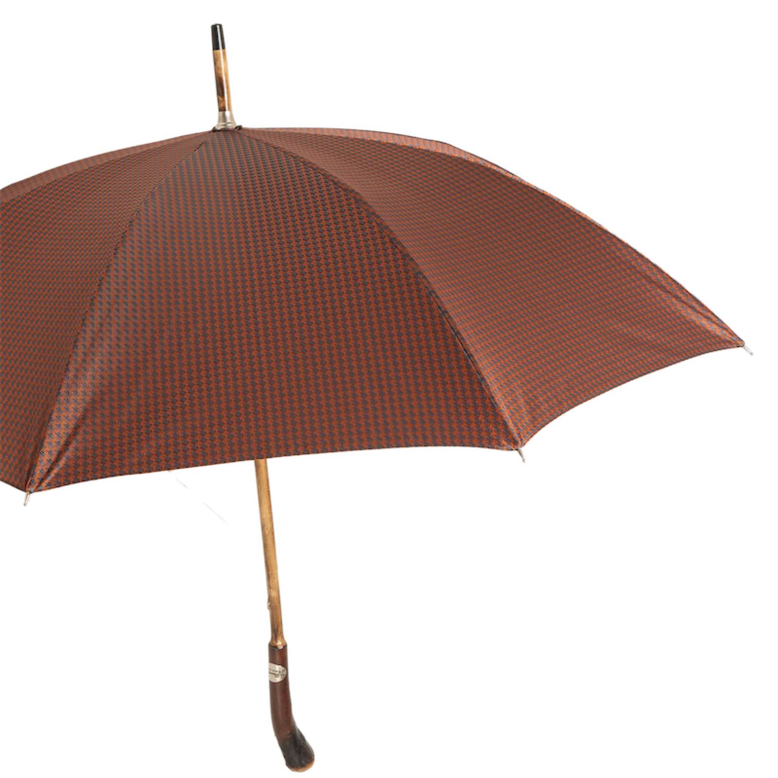 Umbrella with Straight Continuous Stick in Chestnut