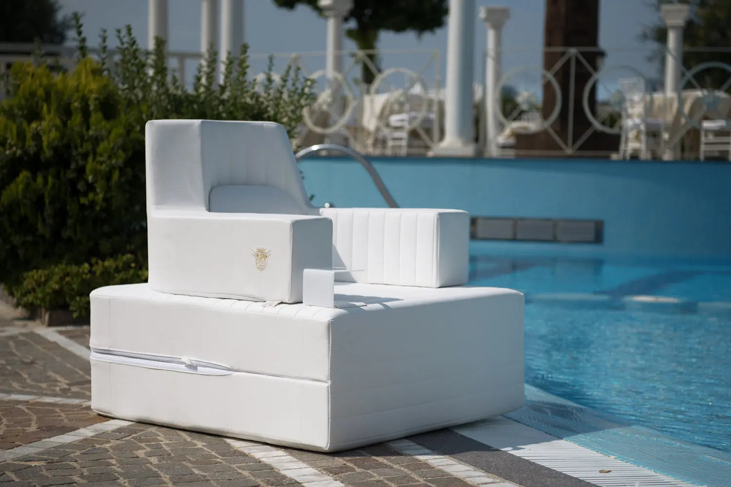 Trona Floating Armchair