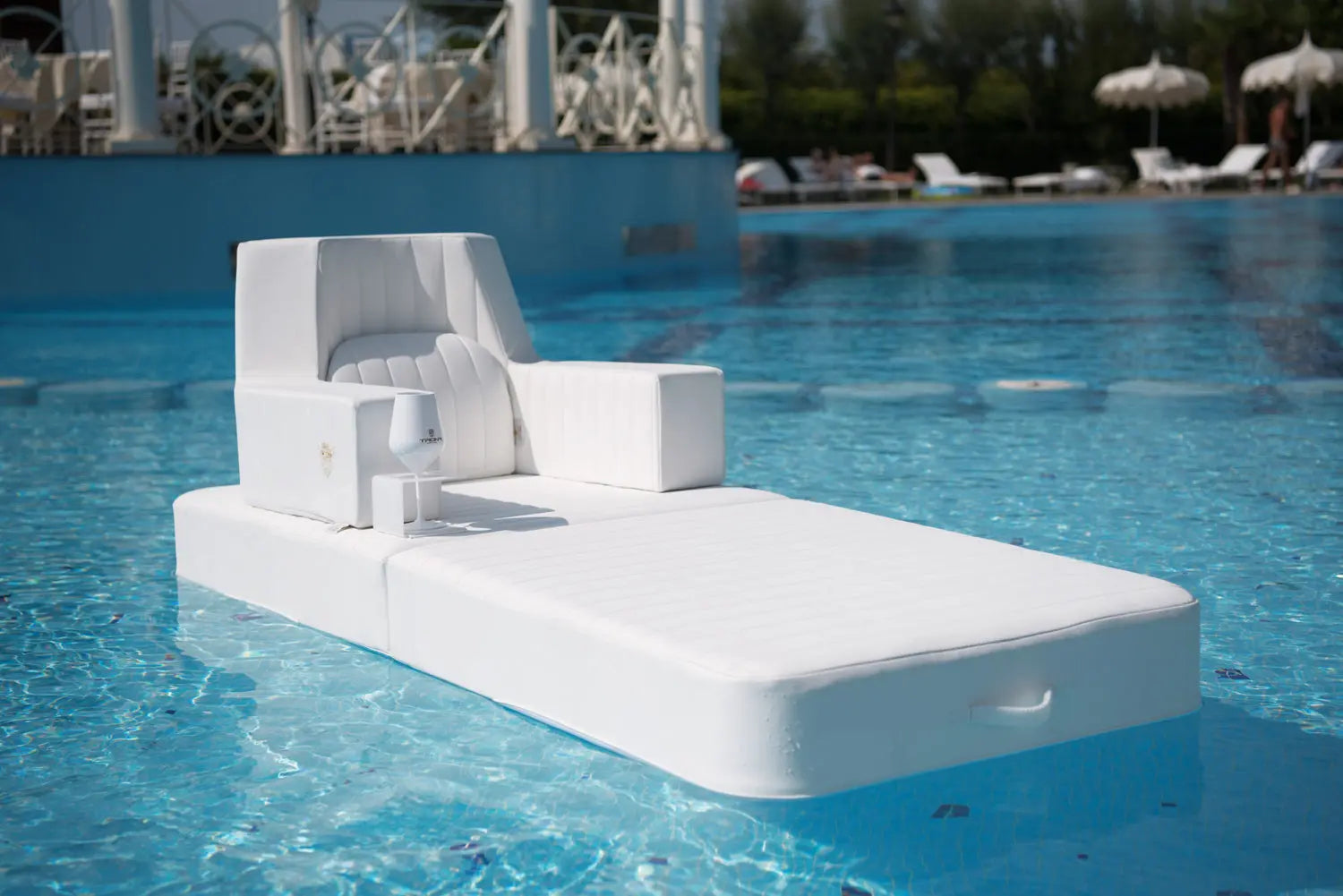 Trona Floating Armchair