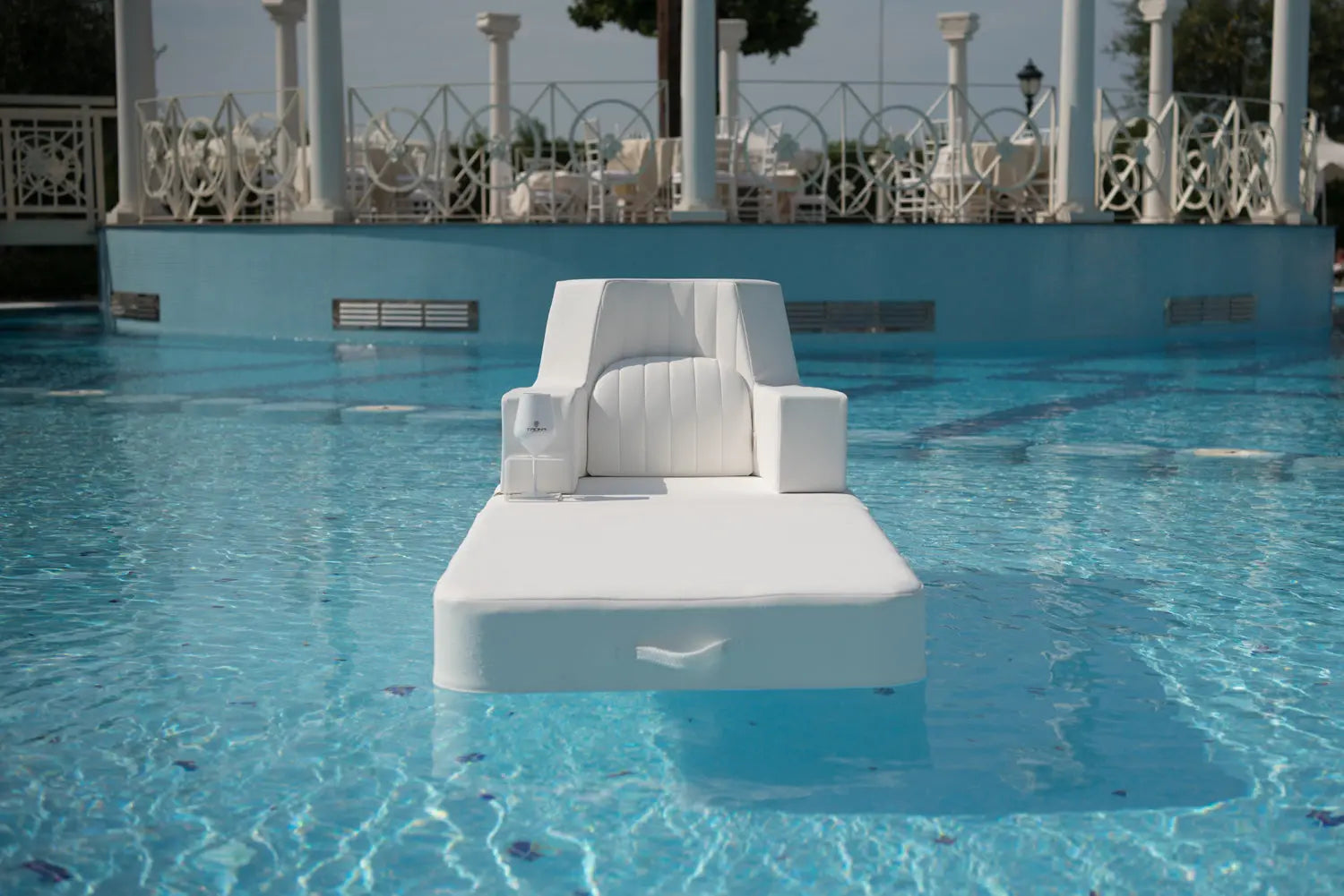 Trona Floating Armchair