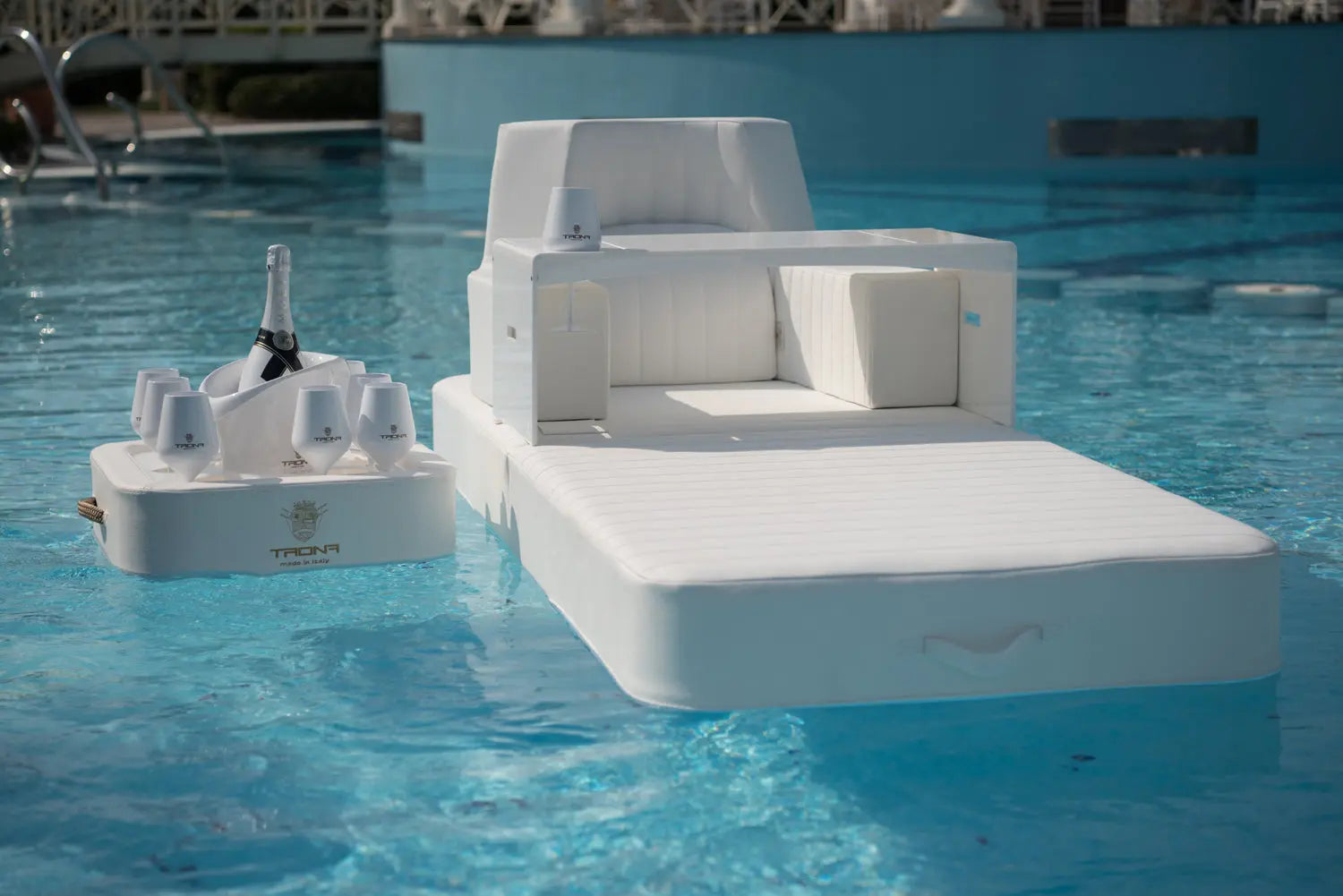 Trona Floating Armchair