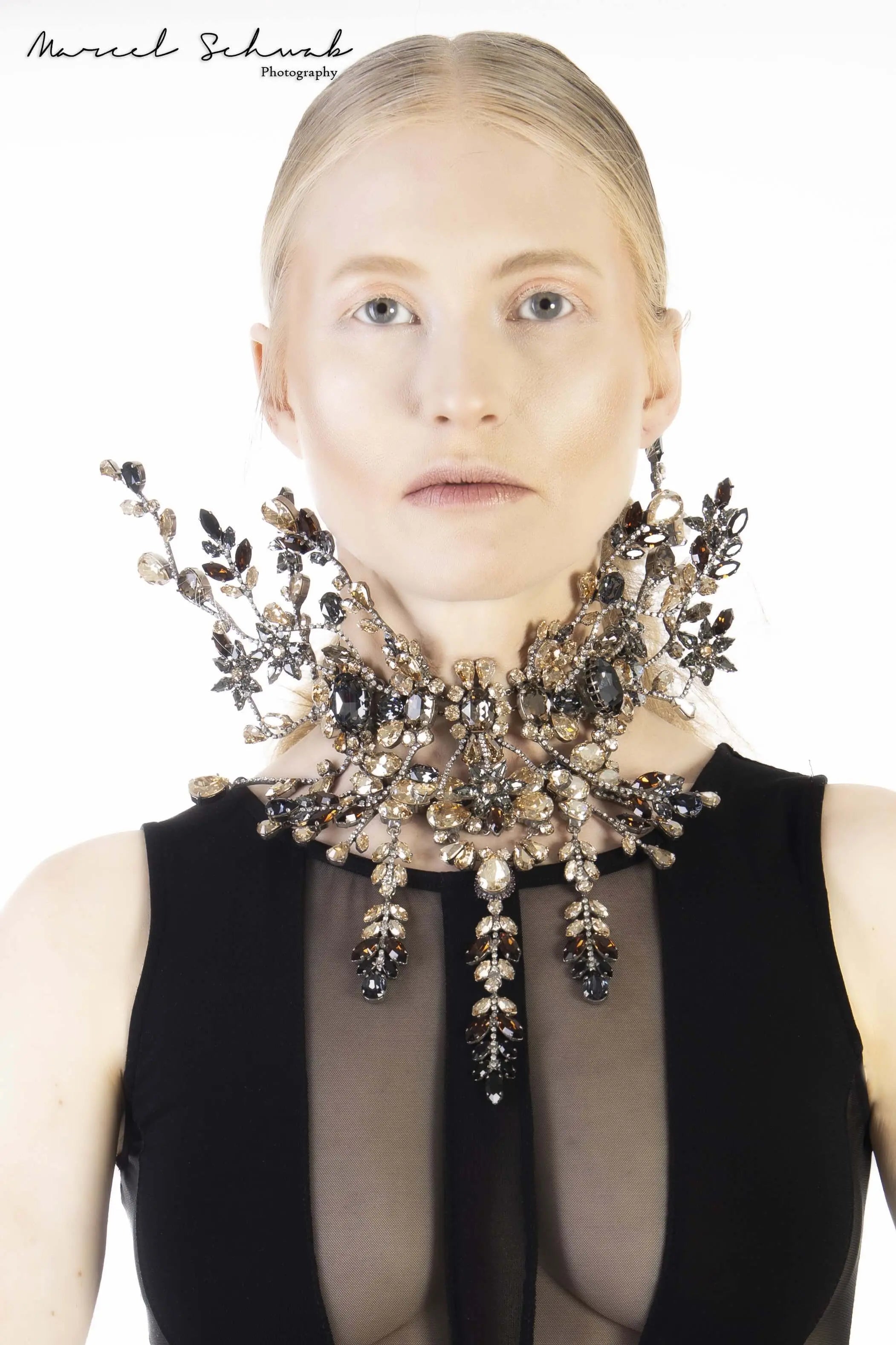 Masterpiece choker Necklace with metal ornaments and Swarovski Crystals by Kraton Collection